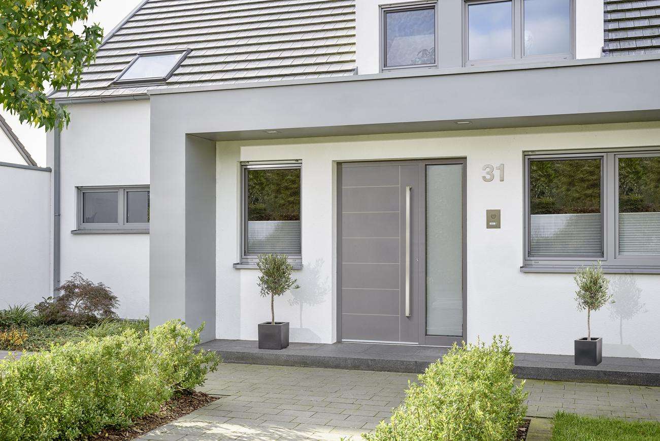 Portes d'entrée aluminium Metzger, design contemporain avec serrure multipoints