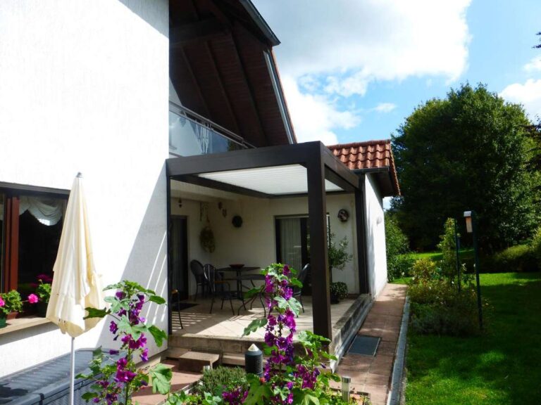 pergola bioclimatique metzger lame orientable sur mesure eclairage belgique