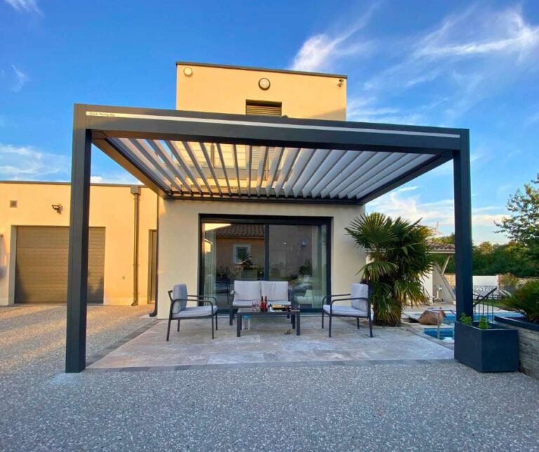 pergola bioclimatique metzger lame orientable sur mesure eclairage belgique