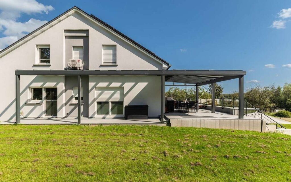 pergola metzger aluminium sur mesure vitrage store zip coulissant store toiture belgique