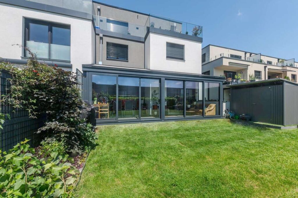 veranda metzger sur mesure vitrage protection solaire coulissant isolation store toiture double vitrage belgique