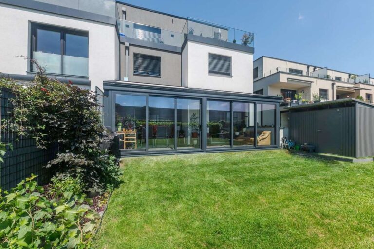 veranda metzger sur mesure vitrage protection solaire coulissant isolation store toiture double vitrage belgique