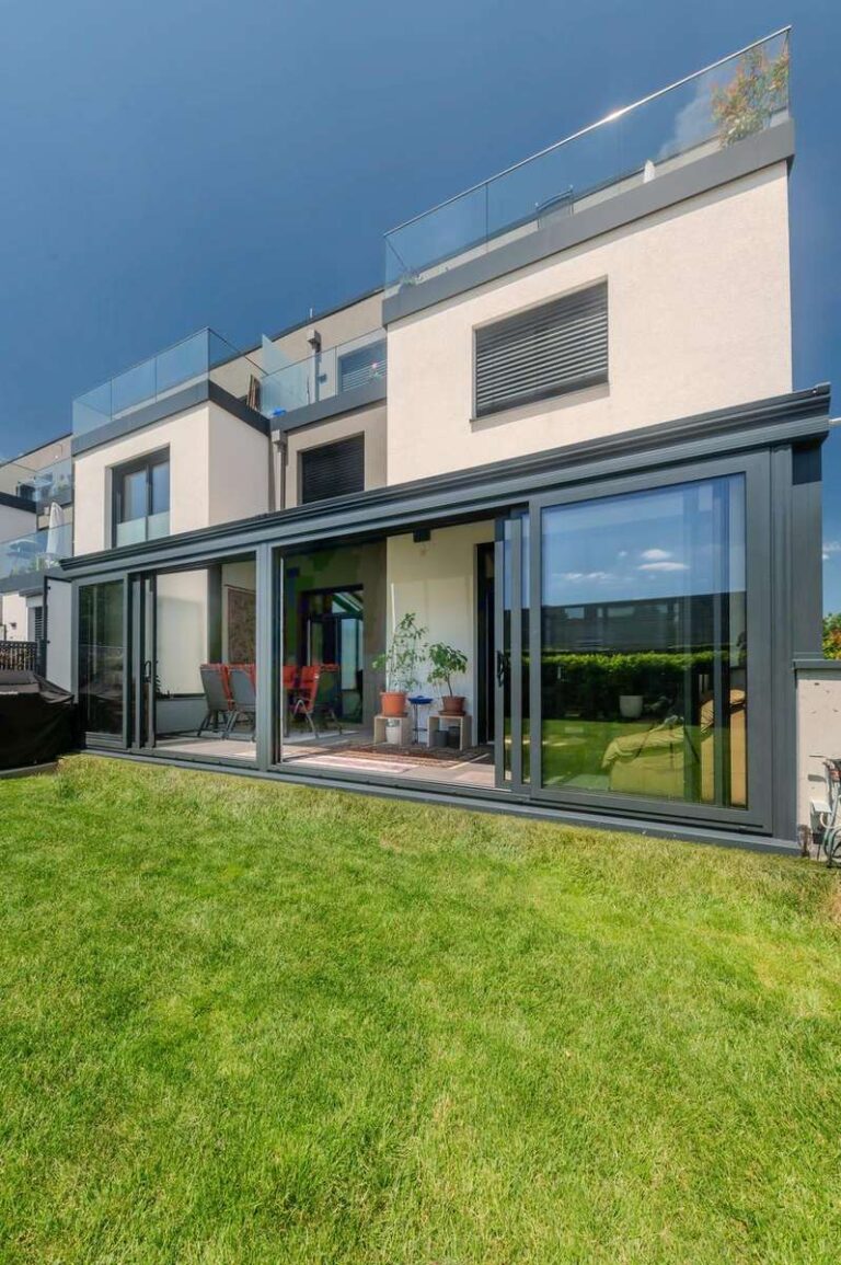 veranda metzger sur mesure vitrage protection solaire coulissant isolation store toiture double vitrage belgique