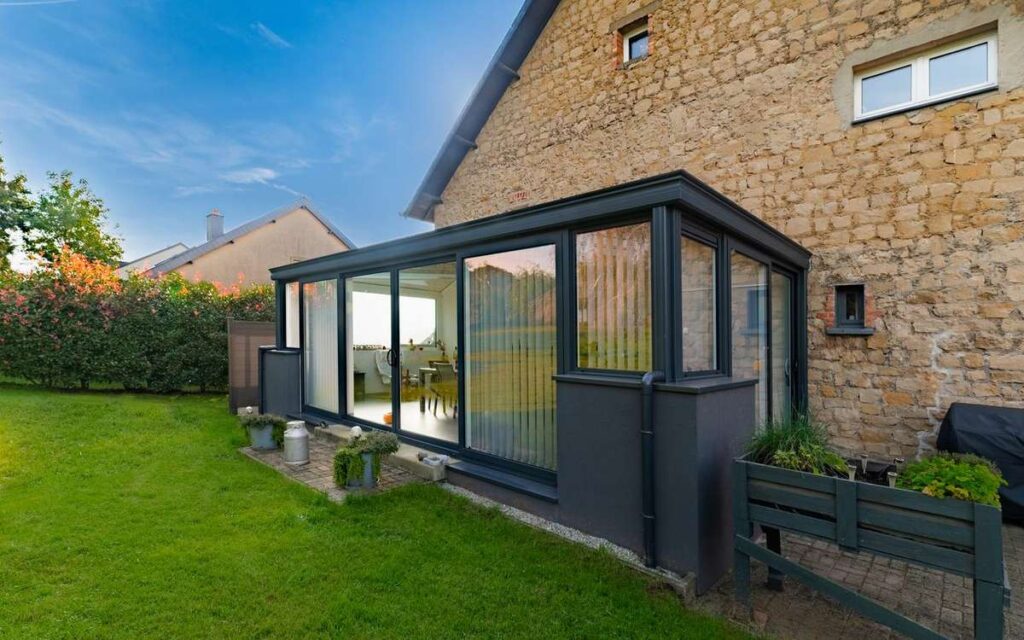 veranda metzger sur mesure vitrage panneau isolant coulissant isolation double vitrage store interieur belgique