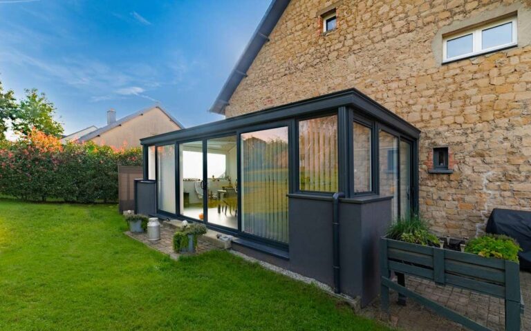 veranda metzger sur mesure vitrage panneau isolant coulissant isolation double vitrage store interieur belgique