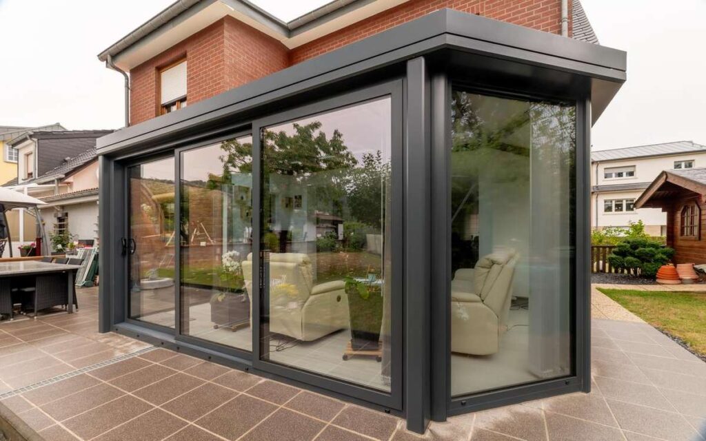 veranda metzger vitrage protection solaire coulissant isolation store toiture triple vitrage belgique
