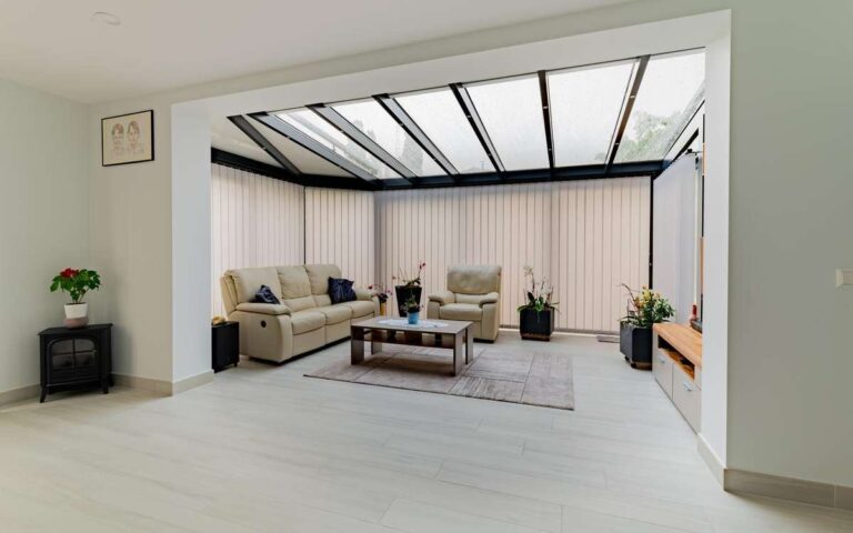 veranda metzger vitrage protection solaire coulissant isolation store toiture triple vitrage belgique