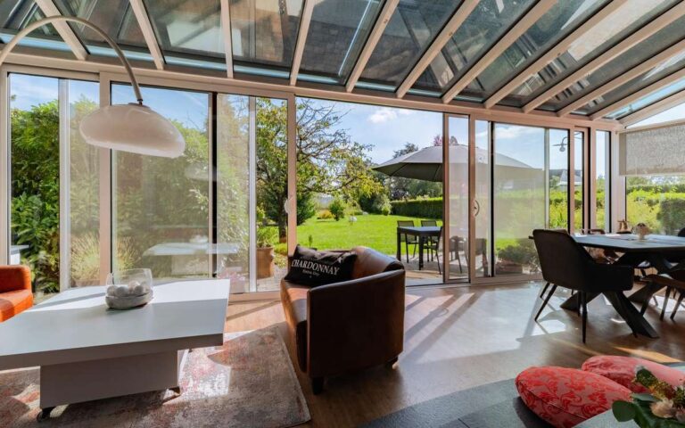 veranda metzger vitrage protection solaire coulissant isolation store toiture double vitrage moustiquaire belgique